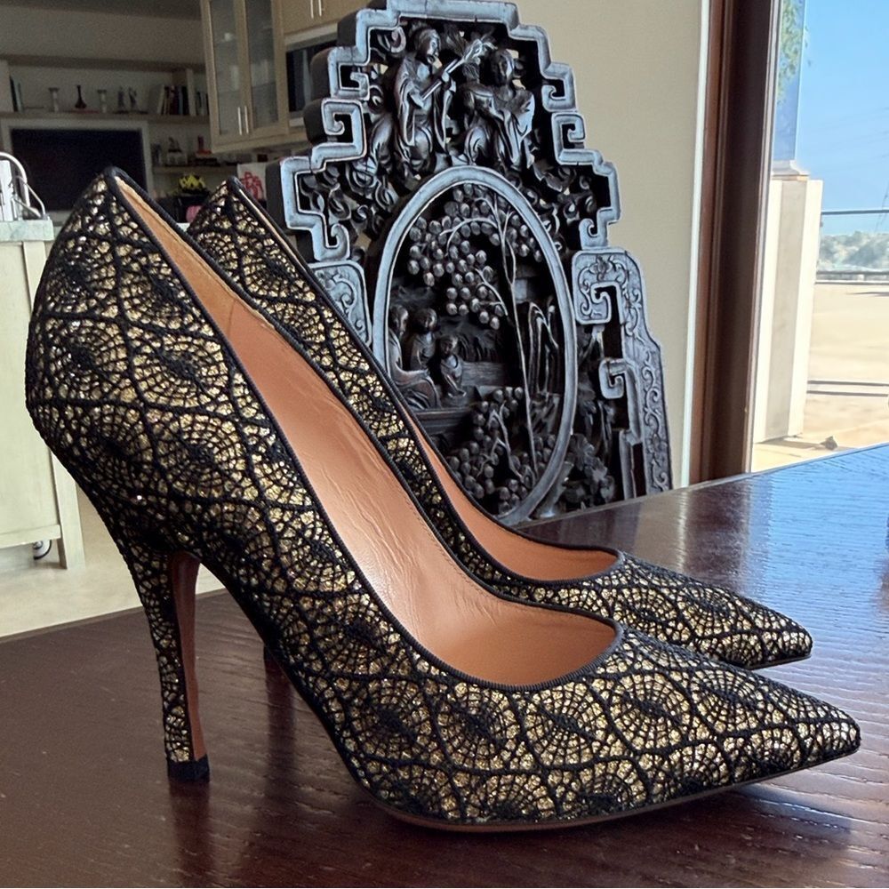 Chic Black and Gold Lace Heels